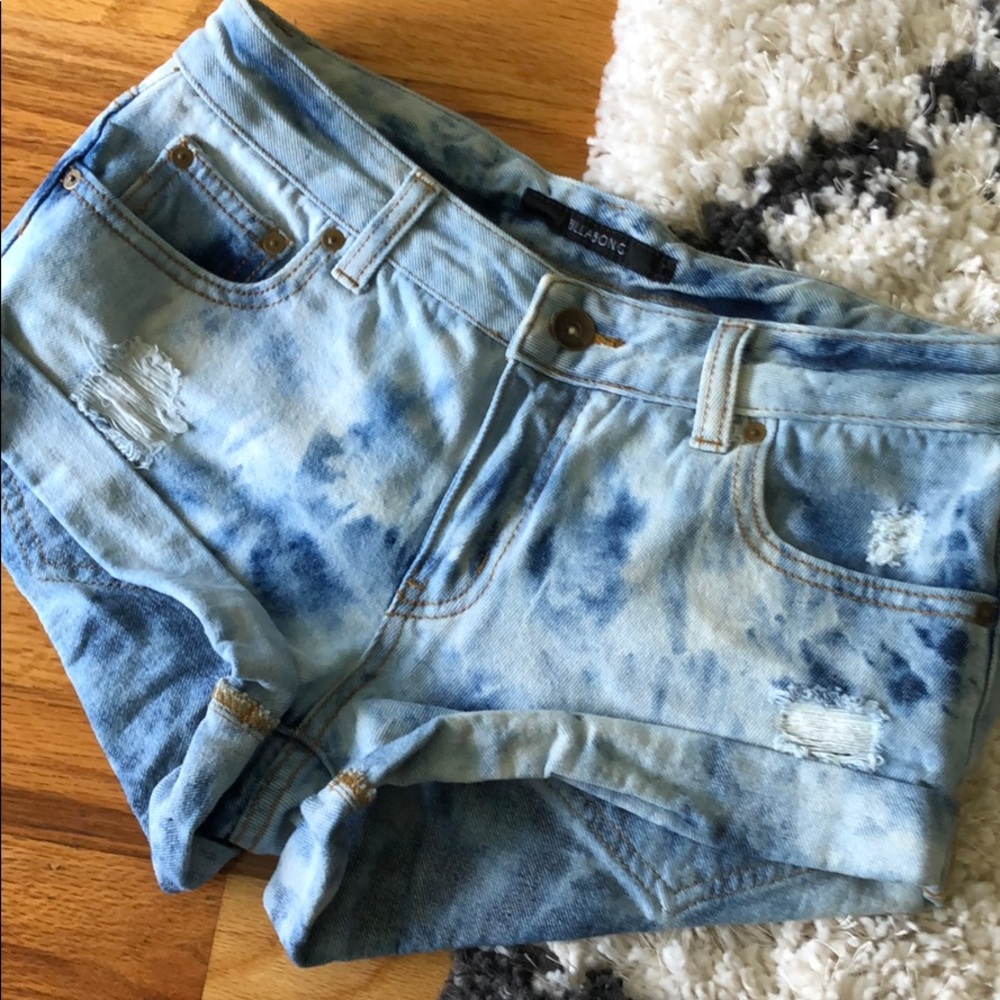 Acid wash BILLABONG jean shorts